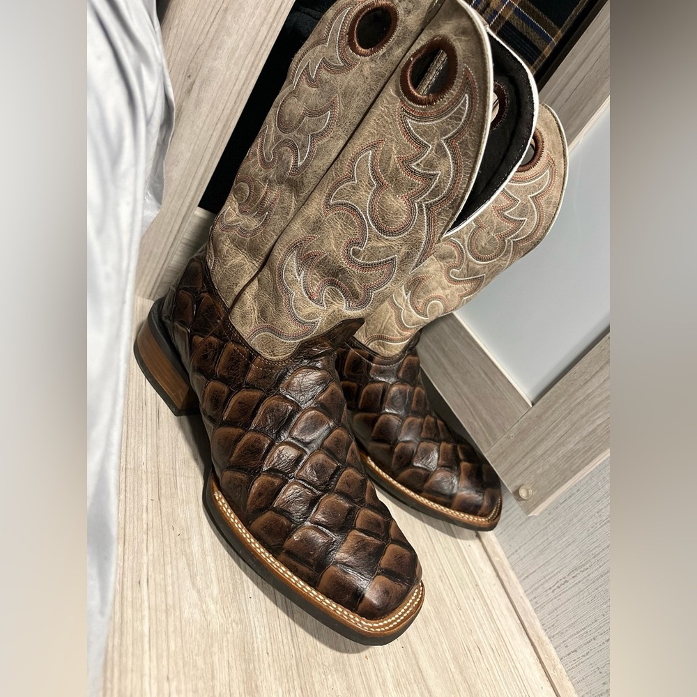 Cavender's exclusive medium brown pirarucu​ ​print western square toe